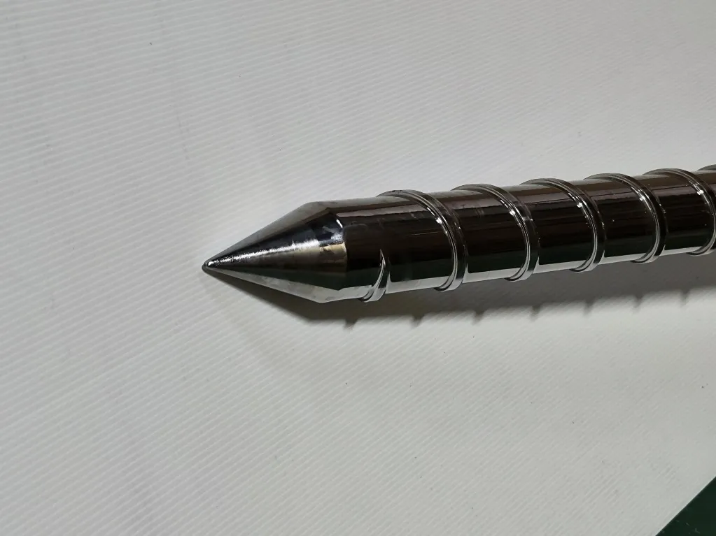 硬質塩ビ専用スクリュー(ストレートヘッドスクリュー)の特徴について